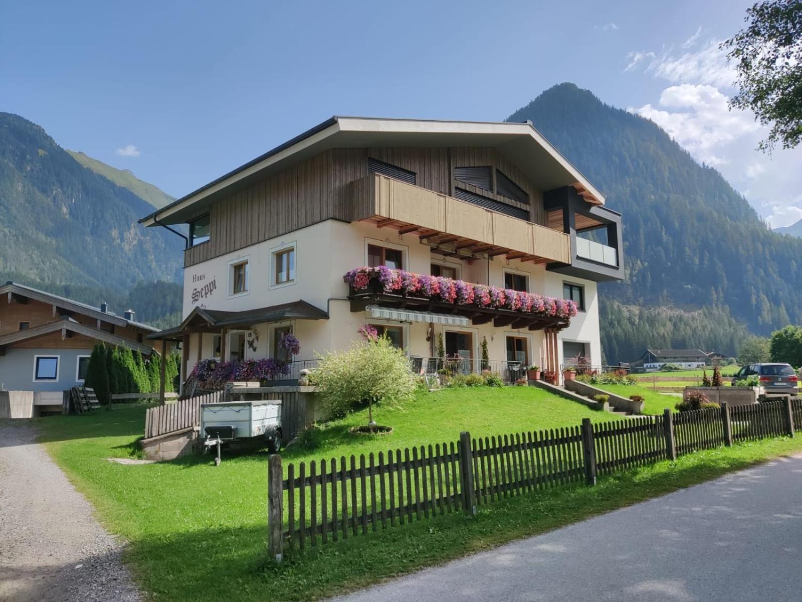 Haus Seppi Hotel Neukirchen am Großvenediger Eksteriør billede