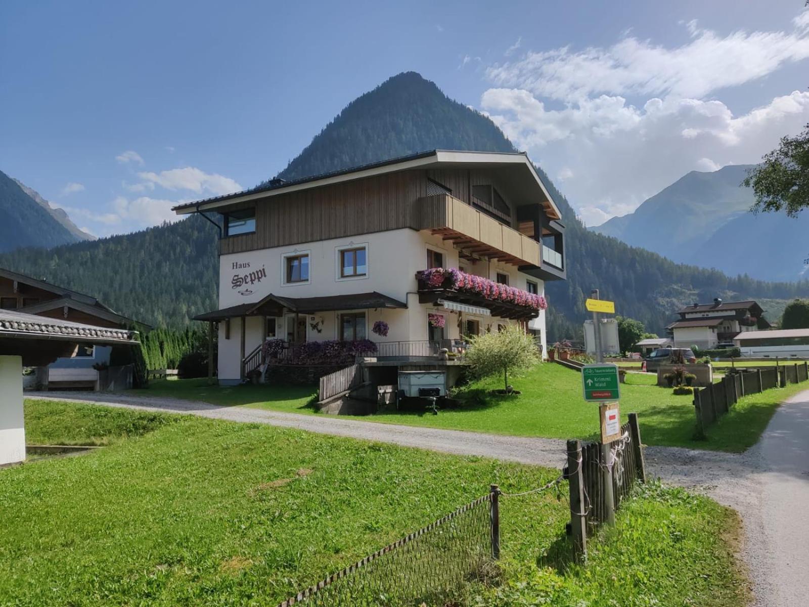 Haus Seppi Hotel Neukirchen am Großvenediger Eksteriør billede
